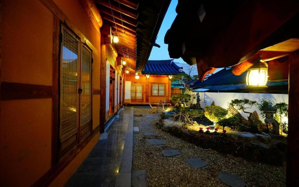 Full Of Love Guesthouse Jeonju Exterior photo